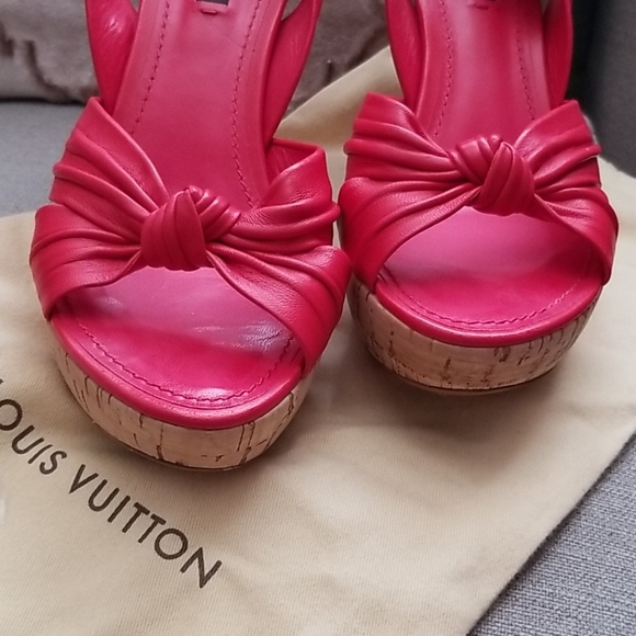 AUTHENTIC Louis Vuitton Coral Leather Heels - Picture 3 of 8